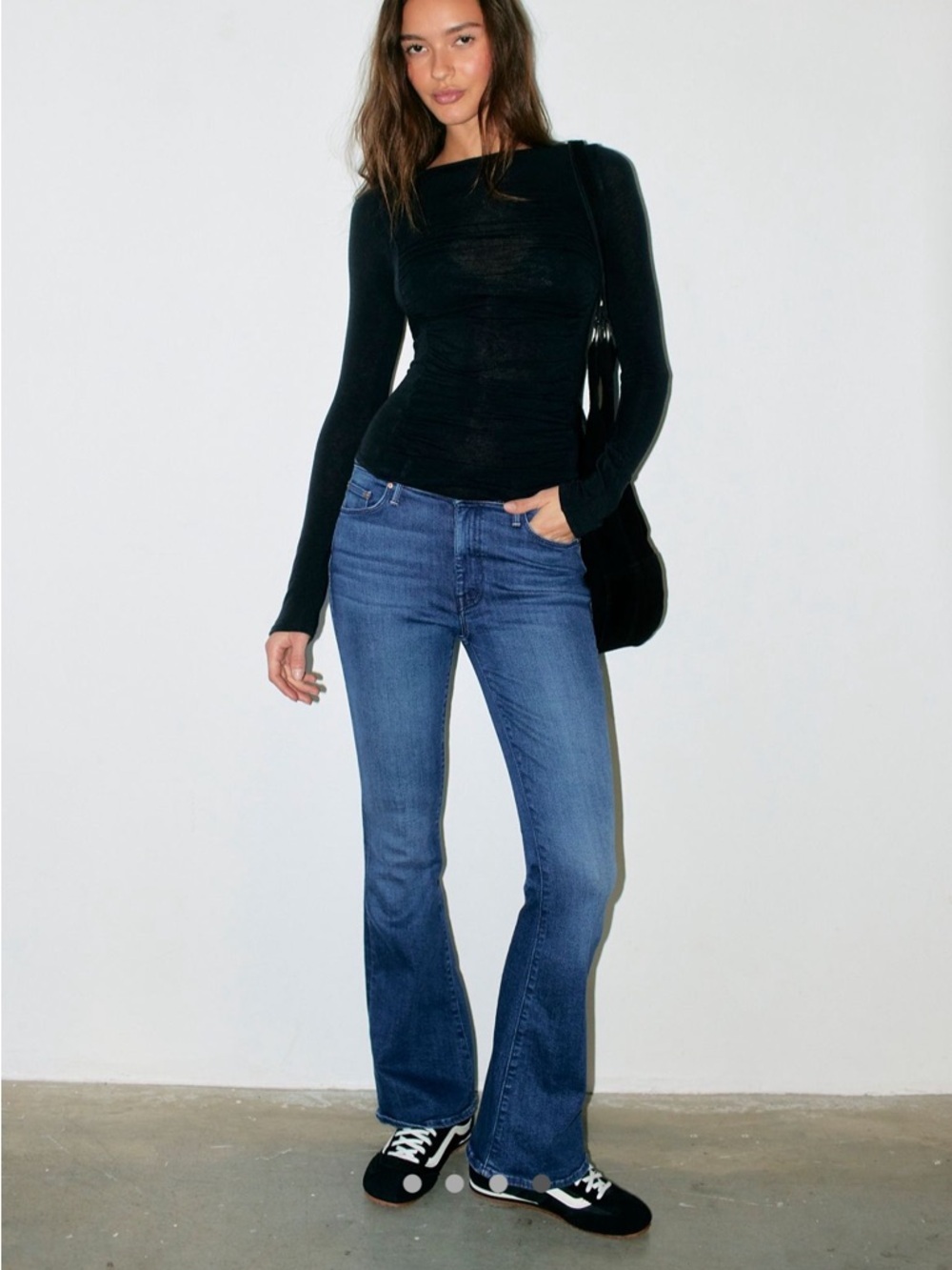 MOTHER The Weekender Mid-Rise Flare Jeans in Fan Favorite